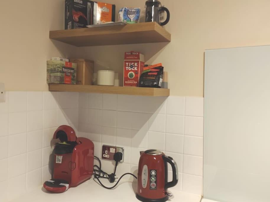 2 Bed Flat Near Station With Parking&Comgarden Leilighet Sutton  Eksteriør bilde