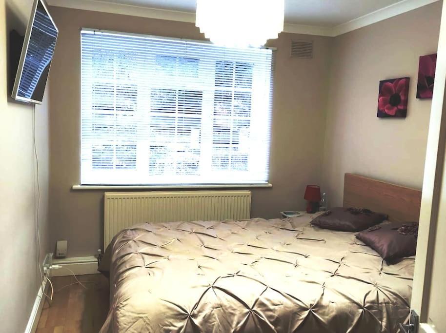 2 Bed Flat Near Station With Parking&Comgarden Leilighet Sutton  Eksteriør bilde