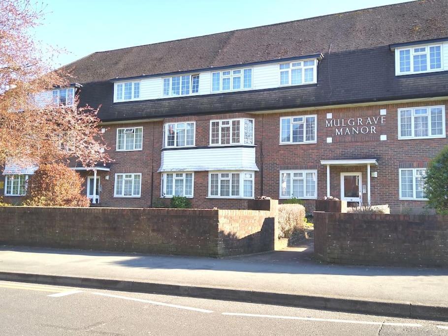 2 Bed Flat Near Station With Parking&Comgarden Leilighet Sutton  Eksteriør bilde