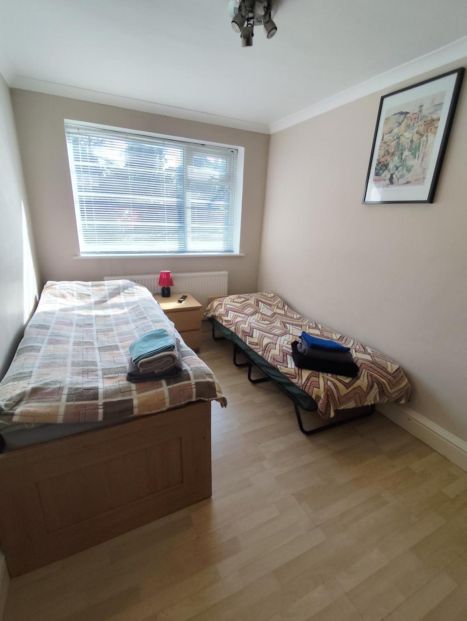 2 Bed Flat Near Station With Parking&Comgarden Leilighet Sutton  Eksteriør bilde